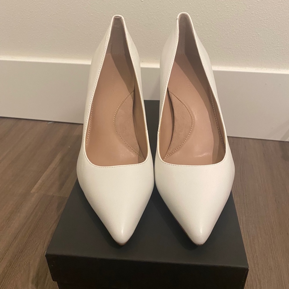 Banana Republic Madison 12-Hour Pump